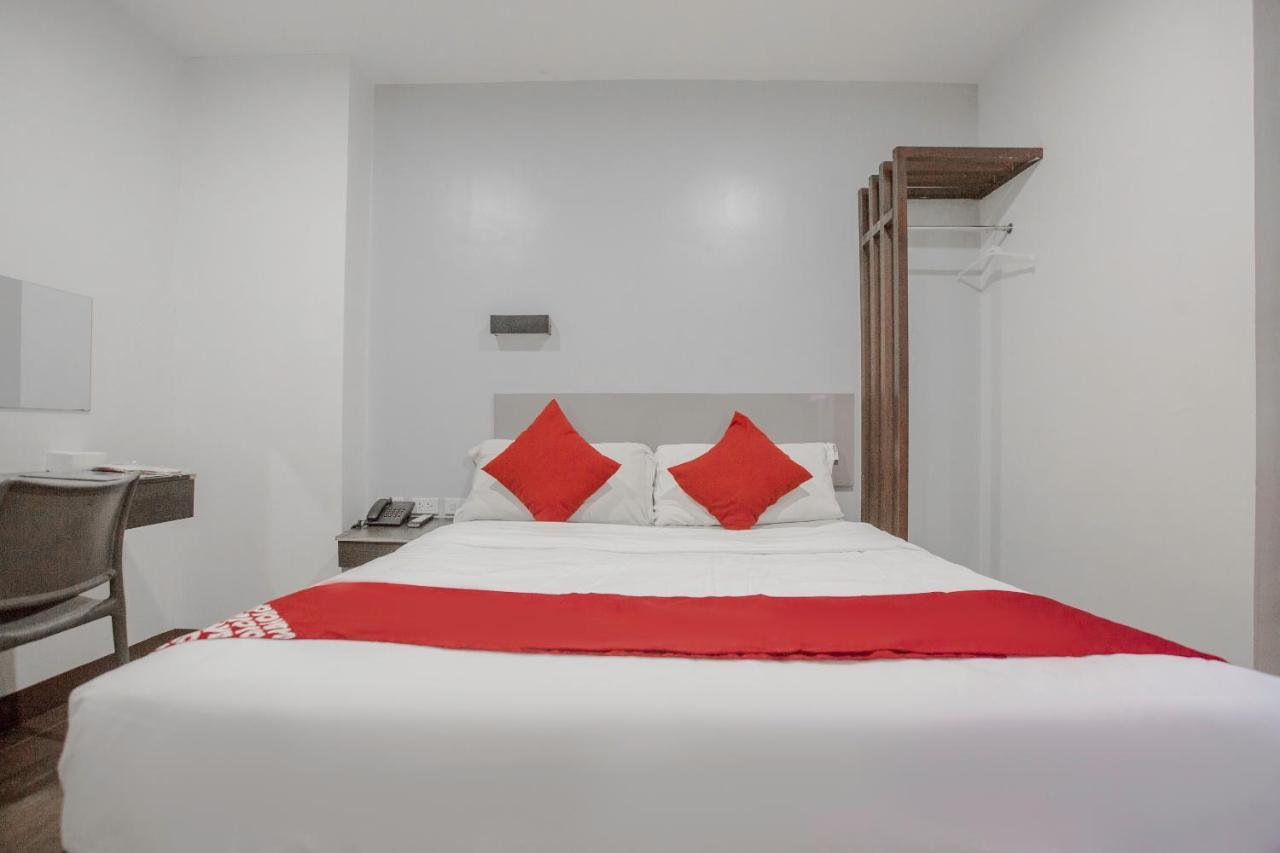 Oyo 637 Fox Hotel Кесон-Сіті Екстер'єр фото