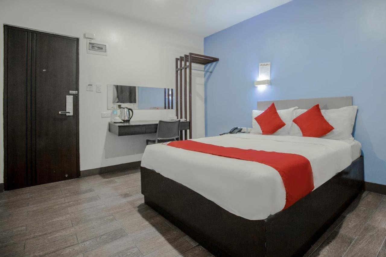 Oyo 637 Fox Hotel Кесон-Сіті Екстер'єр фото