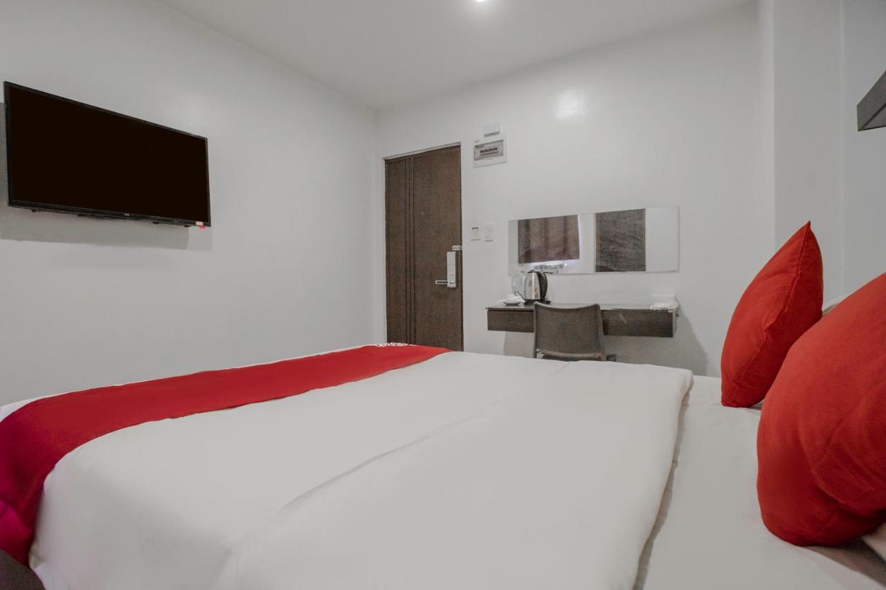 Oyo 637 Fox Hotel Кесон-Сіті Екстер'єр фото