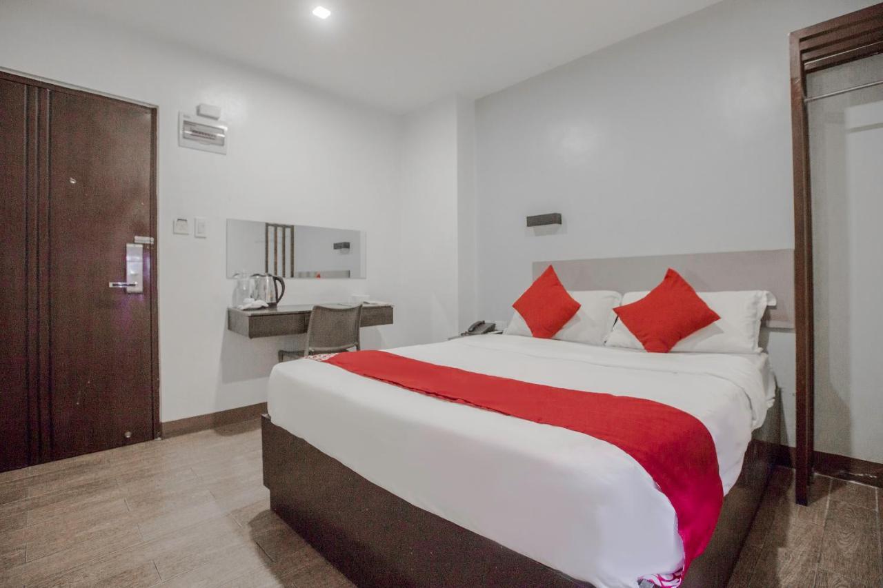 Oyo 637 Fox Hotel Кесон-Сіті Екстер'єр фото