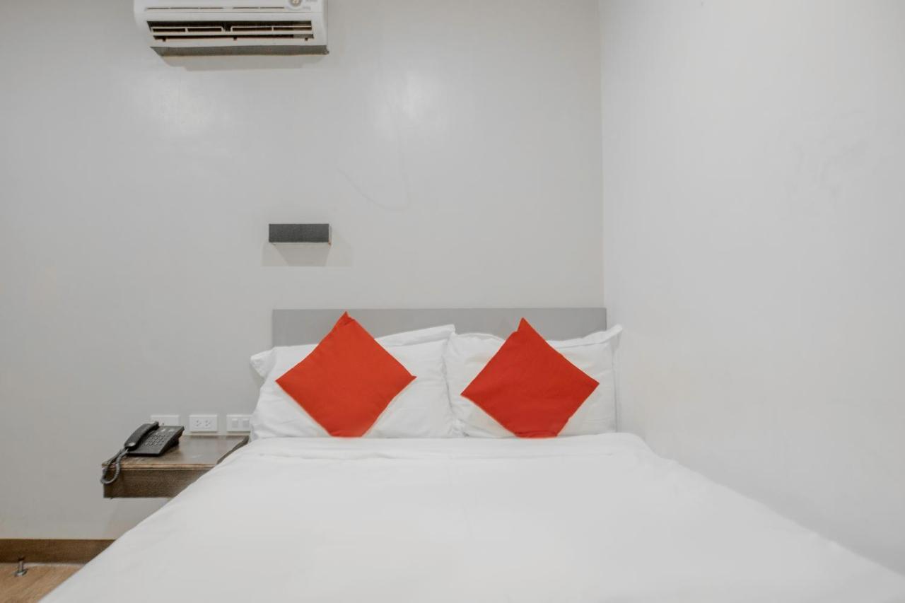 Oyo 637 Fox Hotel Кесон-Сіті Екстер'єр фото