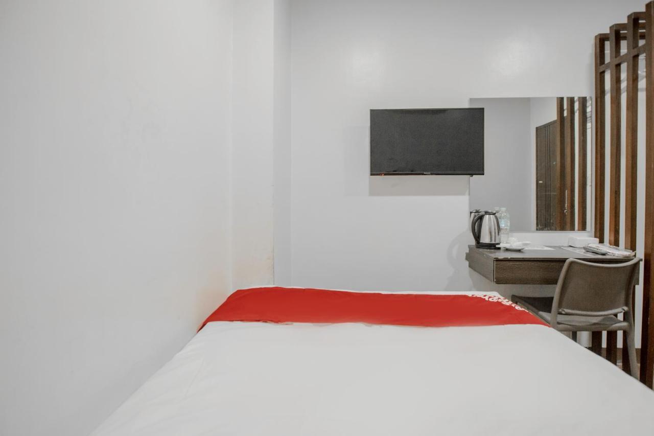 Oyo 637 Fox Hotel Кесон-Сіті Екстер'єр фото