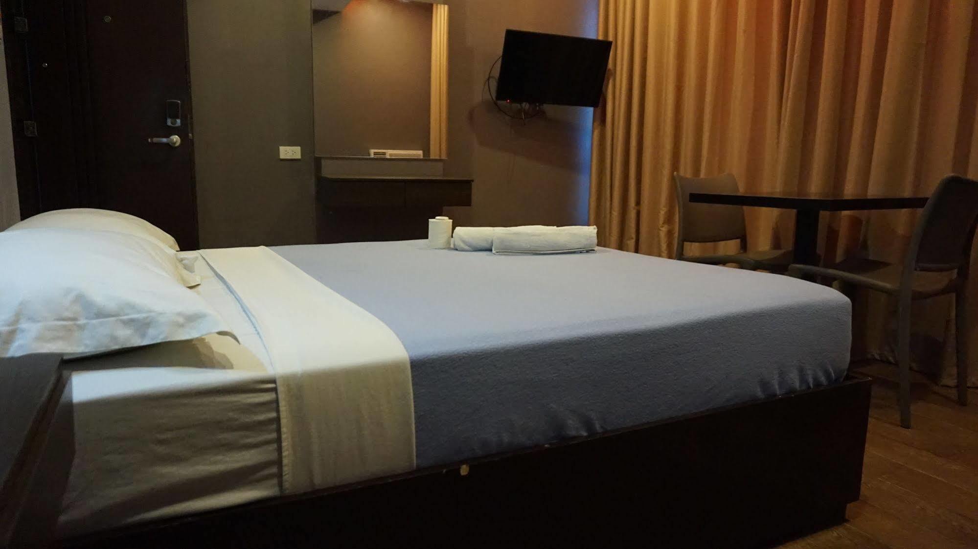 Oyo 637 Fox Hotel Кесон-Сіті Екстер'єр фото