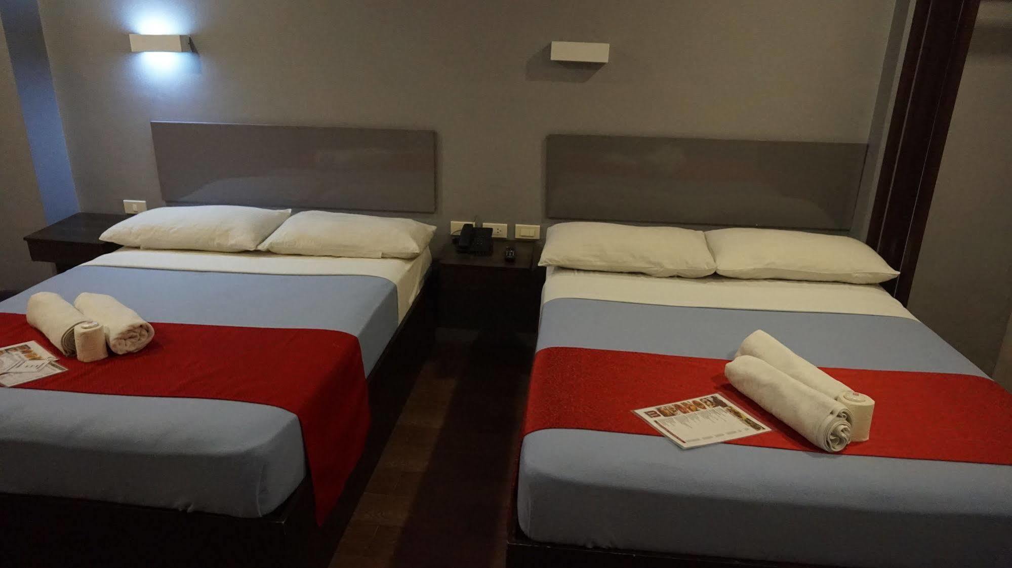 Oyo 637 Fox Hotel Кесон-Сіті Екстер'єр фото