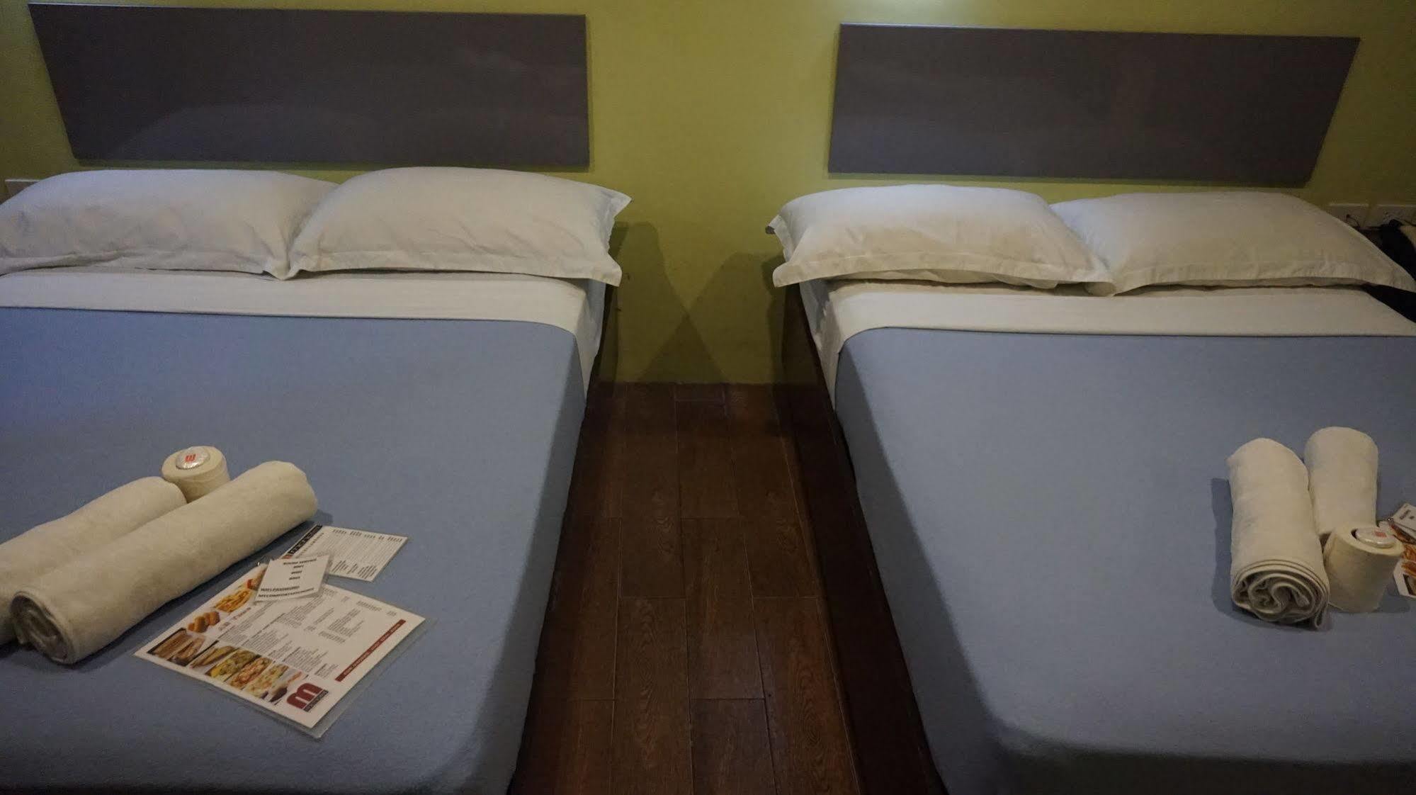Oyo 637 Fox Hotel Кесон-Сіті Екстер'єр фото